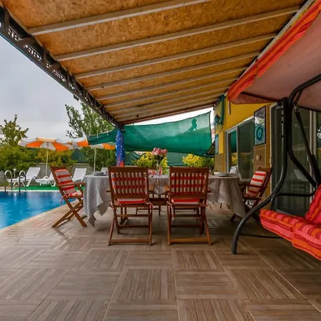 Pleasant With Private Pool Surrounded By Nature In Lägenhet *
